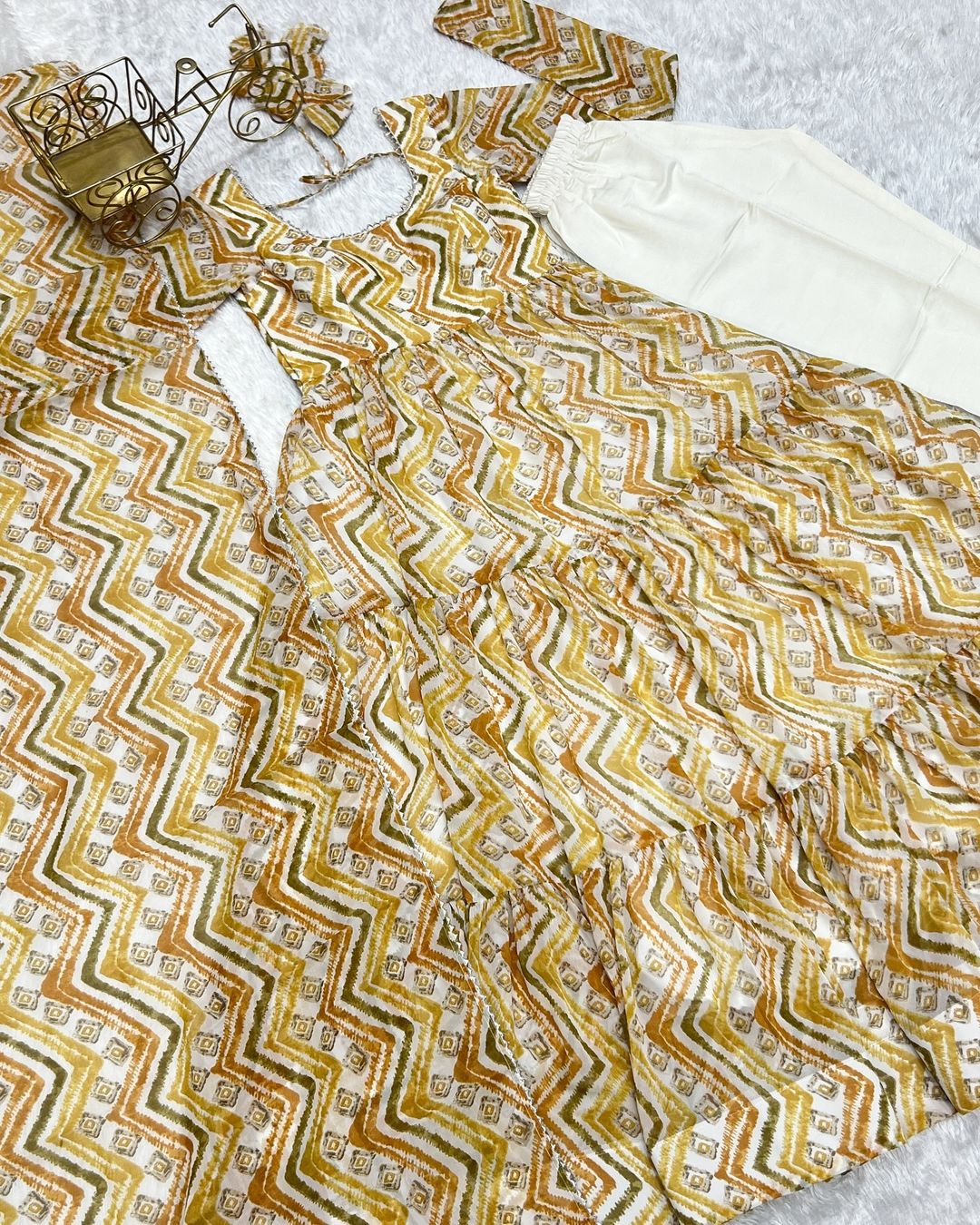 Ameyaa Off White Georgette Anarkali Suit Set