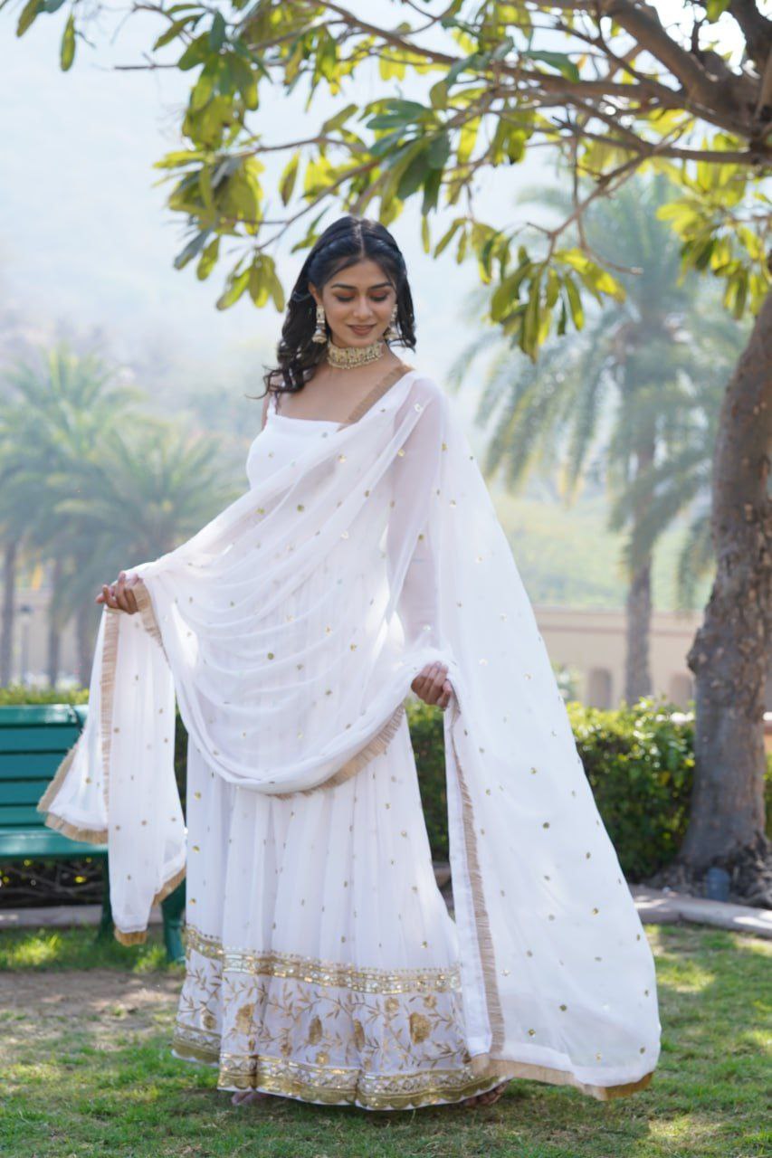 Jiva white georgette sleeveless anarkali gown set