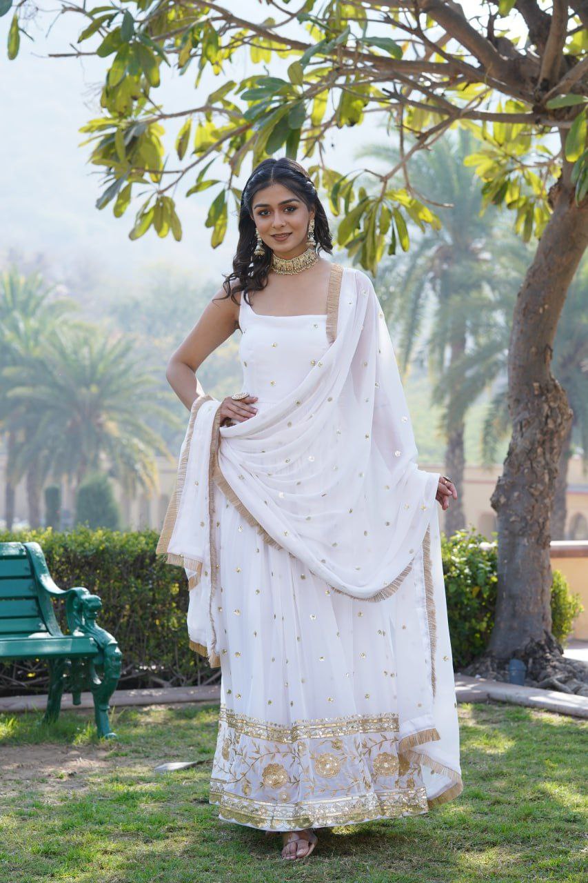 Jiva white georgette sleeveless anarkali gown set