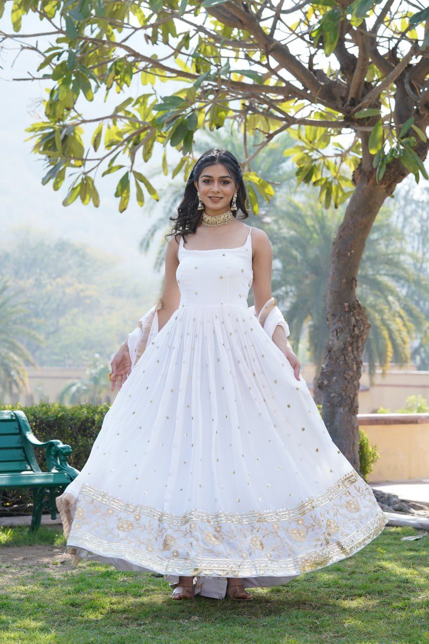 Jiva white georgette sleeveless anarkali gown set