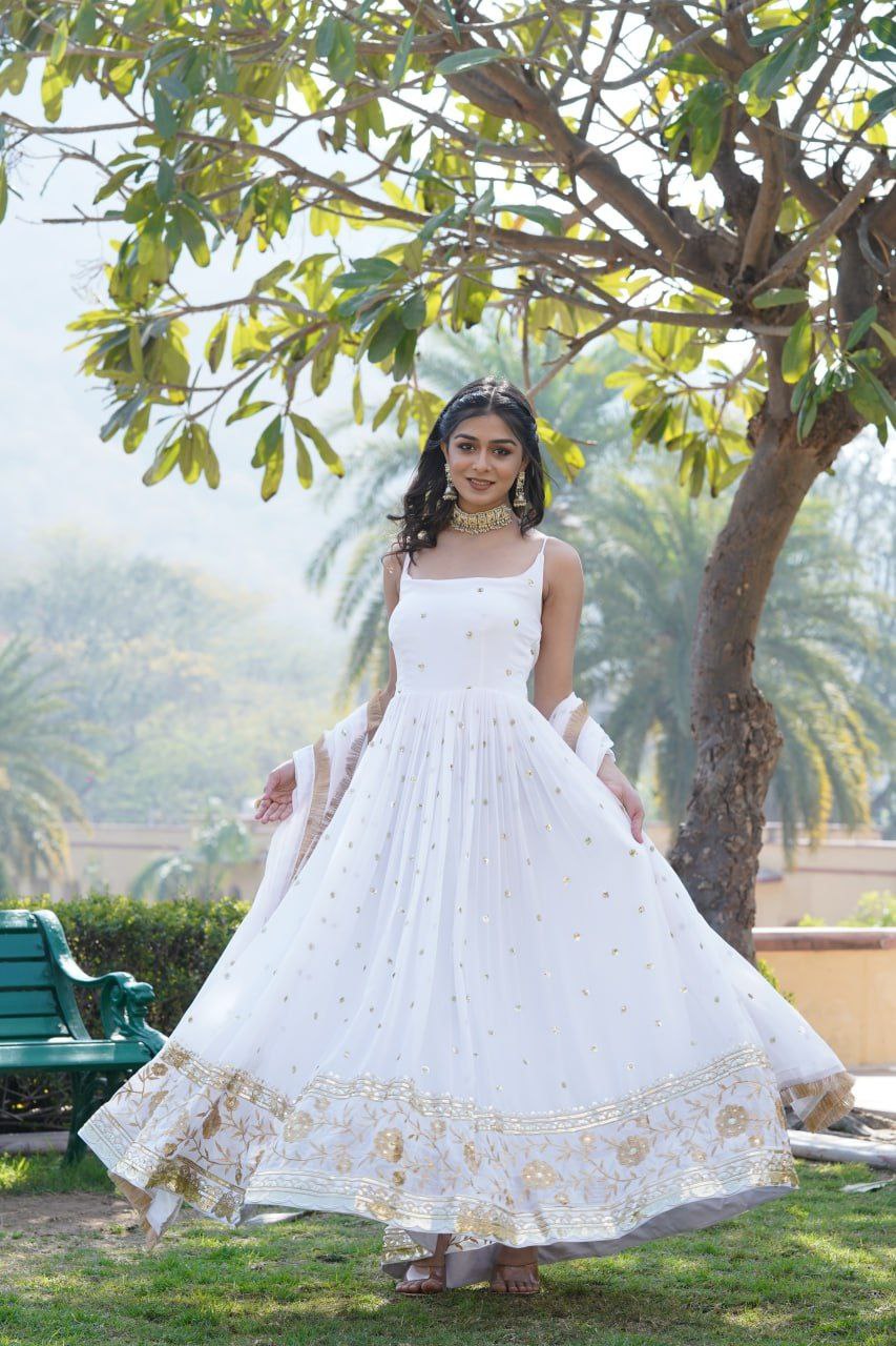 Jiva white georgette sleeveless anarkali gown set