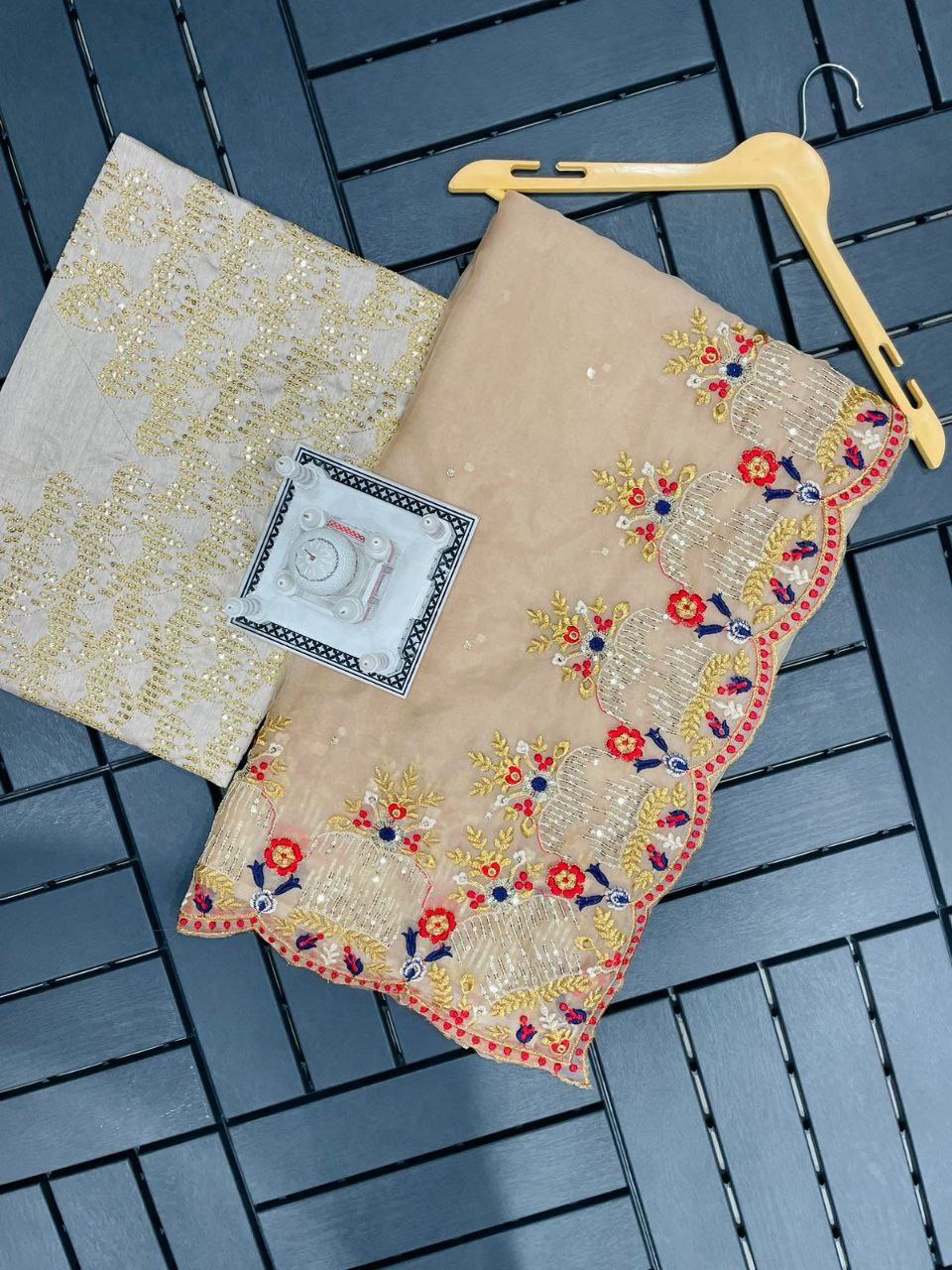 Golden Glitz: Sparkling Sona saree