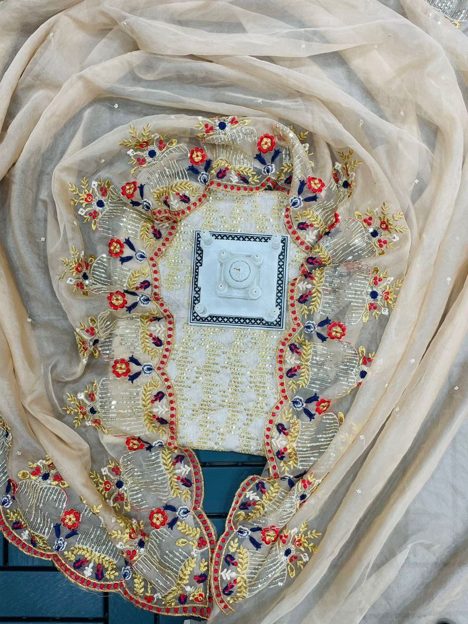 Golden Glitz: Sparkling Sona saree