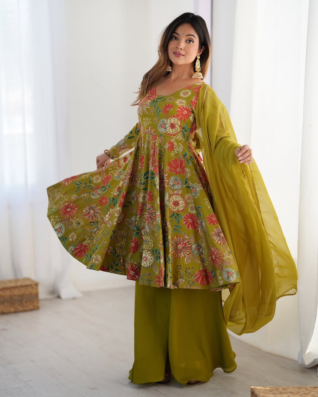Karisma Green Kurti Plazzo Set – Roman Silk Chanderi kurti with discharge print, paired with plain Roman silk plazzo and soft tabby organza dupatta with lace border; lightweight, elegant ethnic set ideal for festive, office, or casual wear.