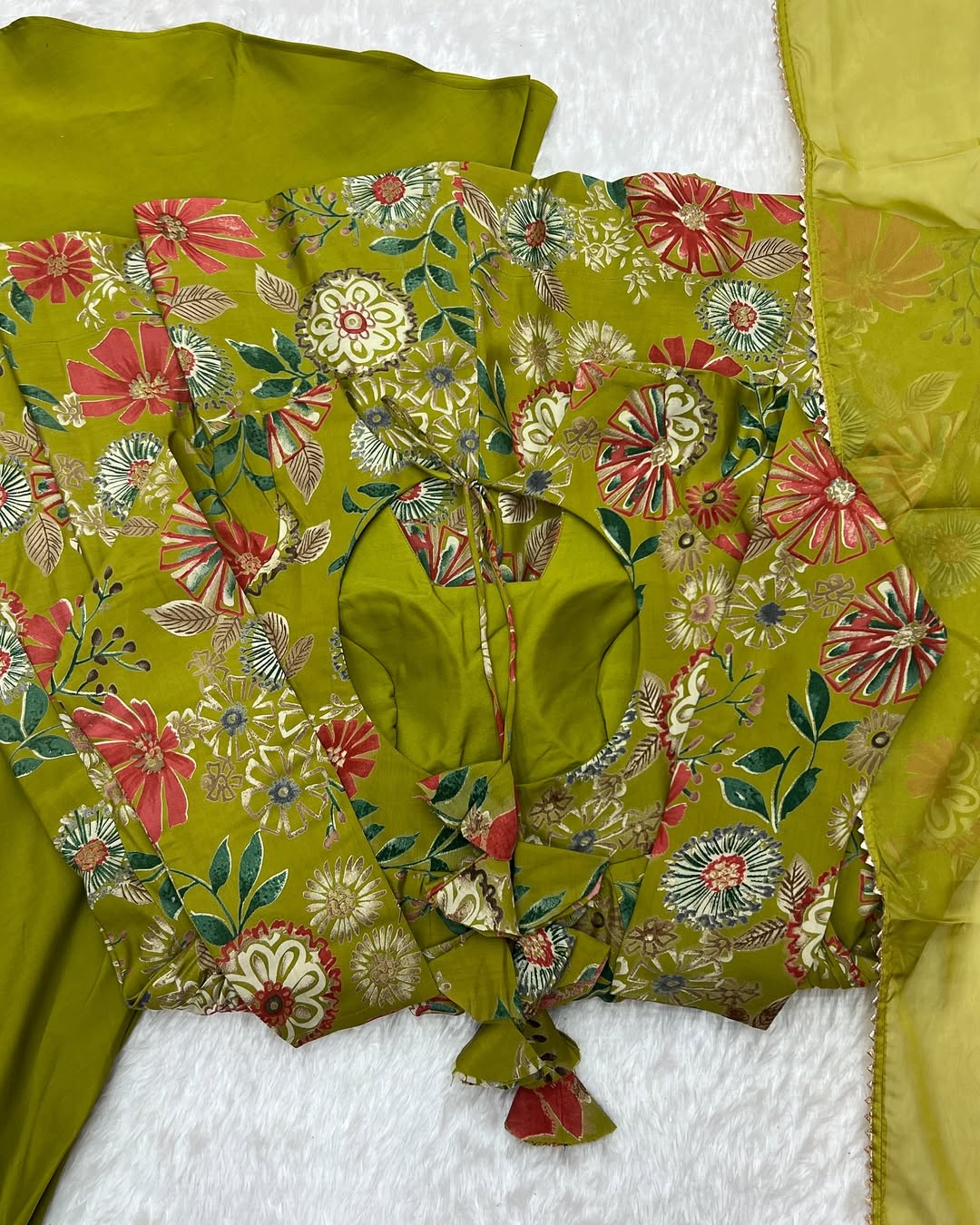 Karisma Green Kurti Plazzo Set – Roman Silk Chanderi kurti with discharge print, paired with plain Roman silk plazzo and soft tabby organza dupatta with lace border; lightweight, elegant ethnic set ideal for festive, office, or casual wear.