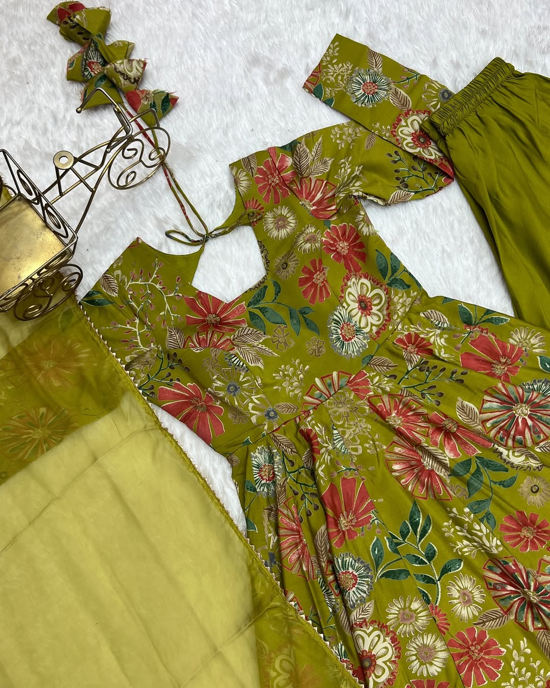 Karisma Green Kurti Plazzo Set – Roman Silk Chanderi kurti with discharge print, paired with plain Roman silk plazzo and soft tabby organza dupatta with lace border; lightweight, elegant ethnic set ideal for festive, office, or casual wear.