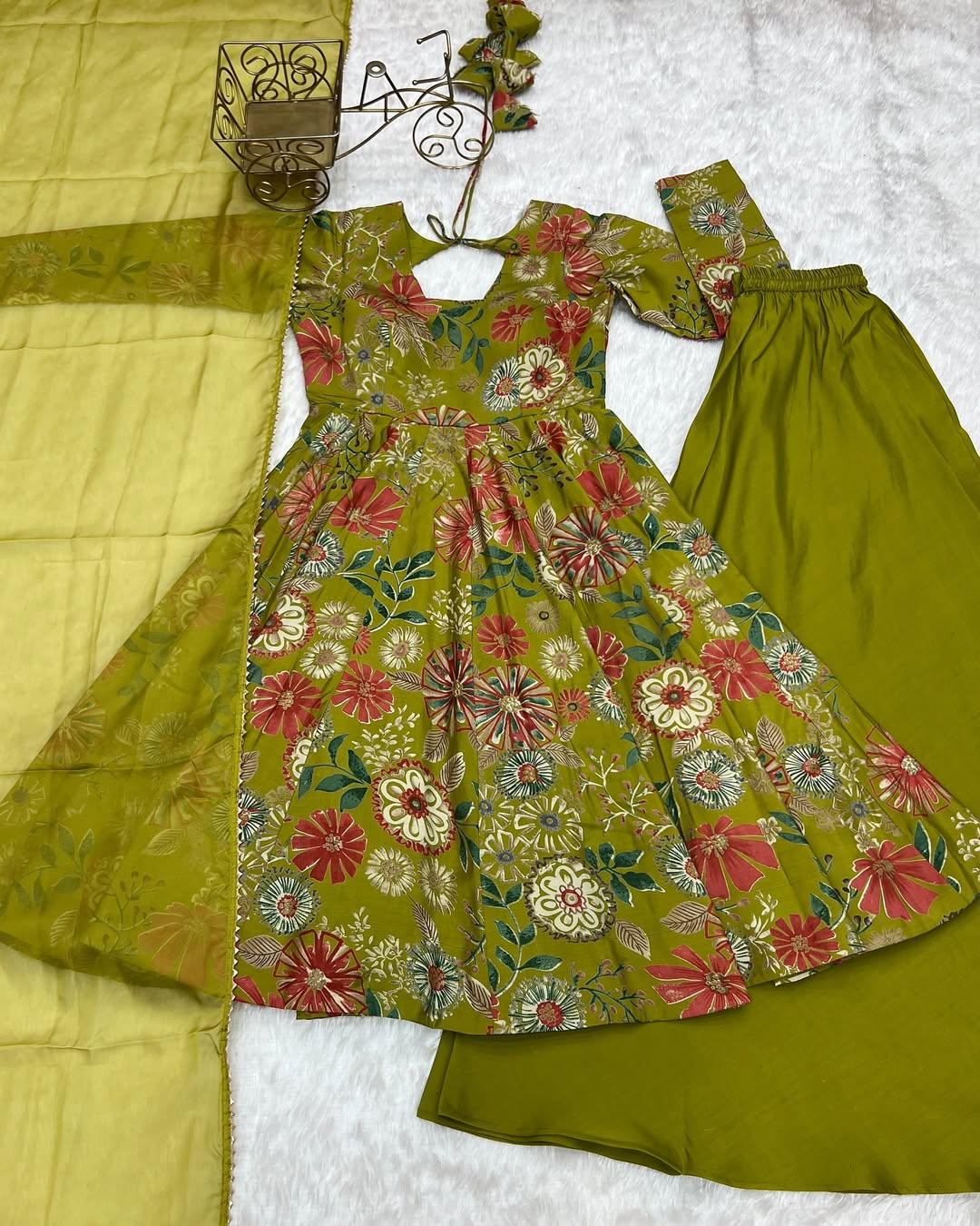 Karisma Green Kurti Plazzo Set – Roman Silk Chanderi kurti with discharge print, paired with plain Roman silk plazzo and soft tabby organza dupatta with lace border; lightweight, elegant ethnic set ideal for festive, office, or casual wear.