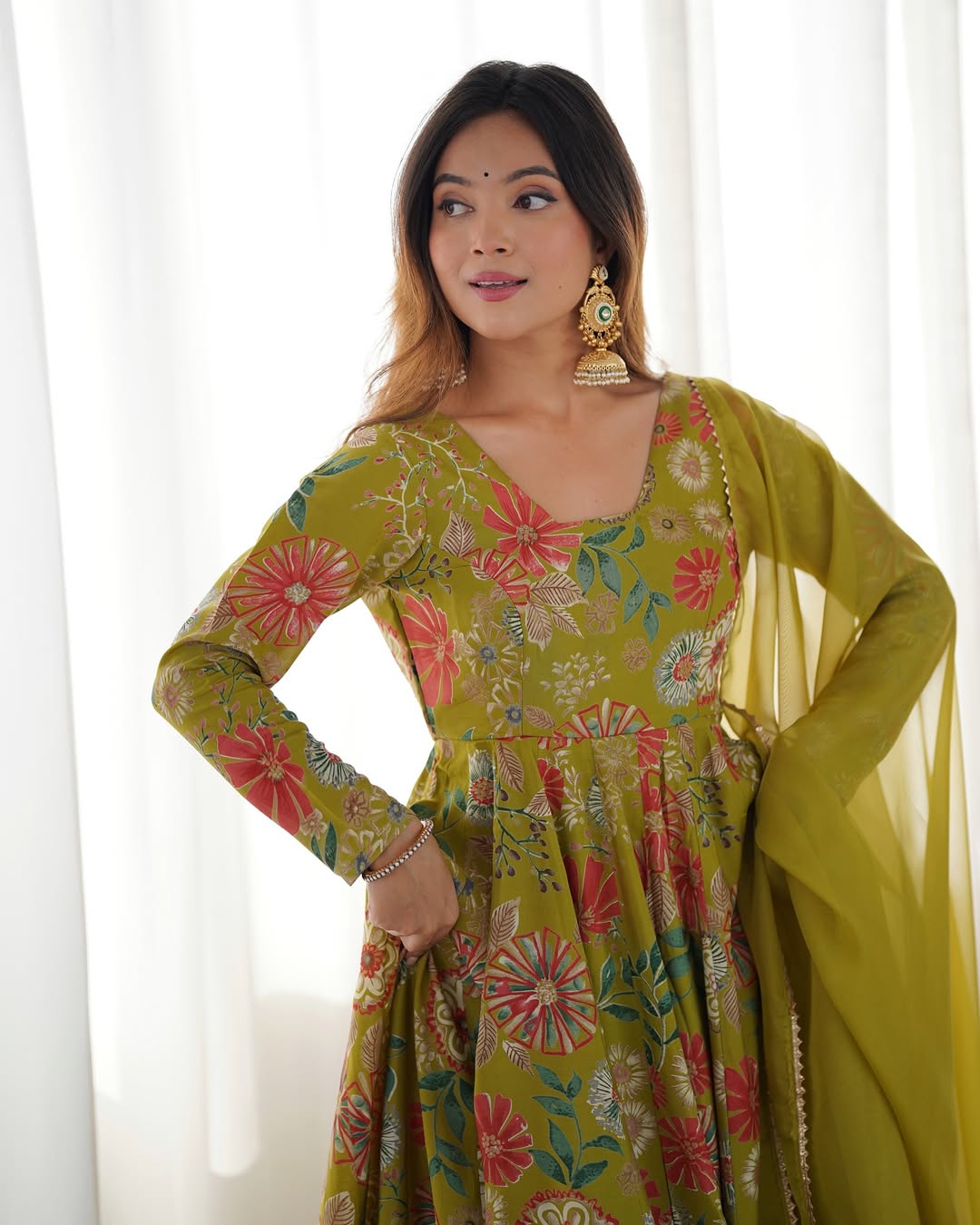 Karisma Green Kurti Plazzo Set – Roman Silk Chanderi kurti with discharge print, paired with plain Roman silk plazzo and soft tabby organza dupatta with lace border; lightweight, elegant ethnic set ideal for festive, office, or casual wear.