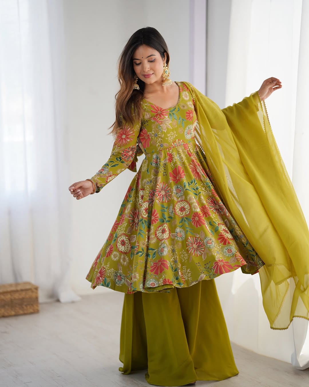 Karisma Green Kurti Plazzo Set – Roman Silk Chanderi kurti with discharge print, paired with plain Roman silk plazzo and soft tabby organza dupatta with lace border; lightweight, elegant ethnic set ideal for festive, office, or casual wear.