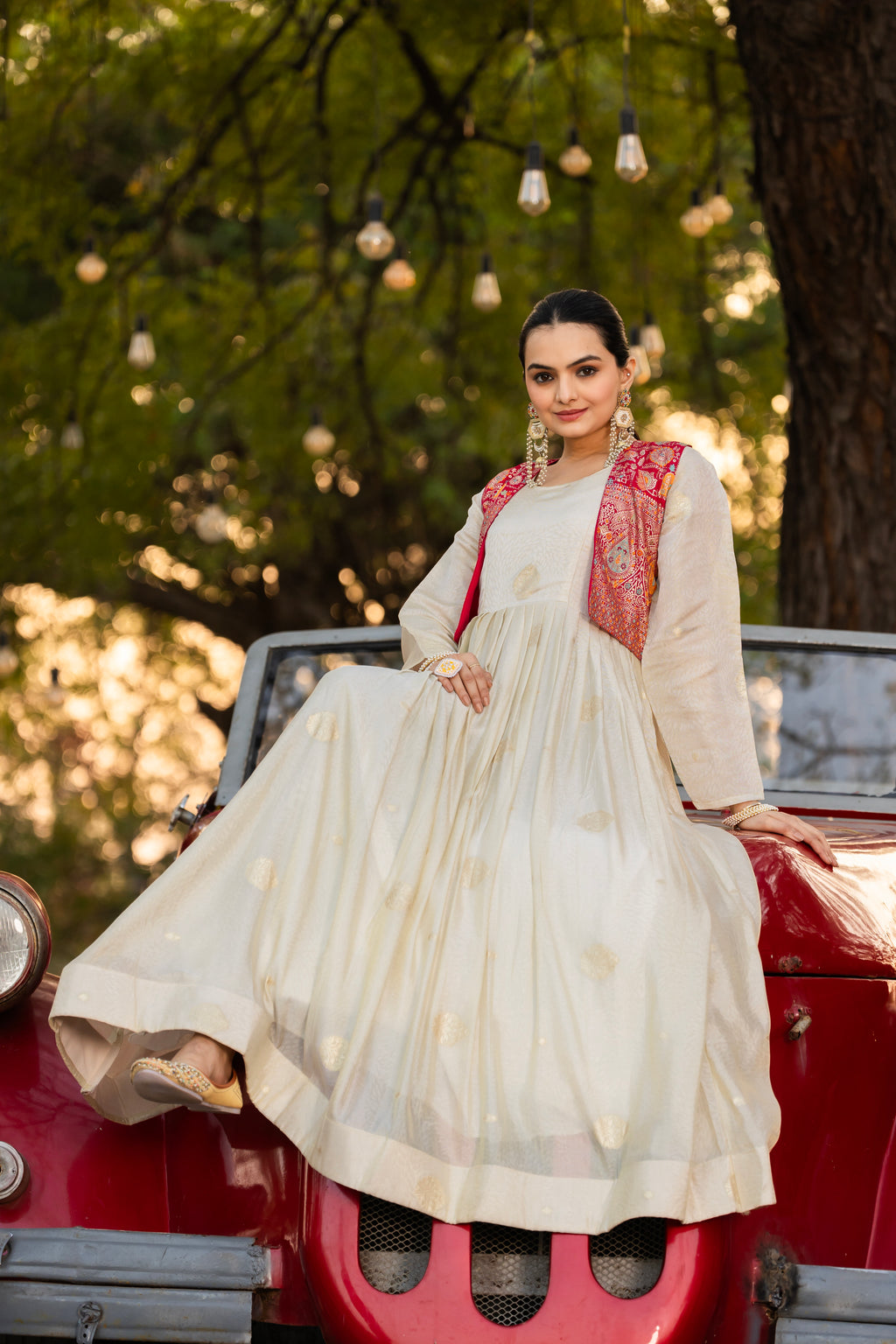 Off-white jacquard butti gown with pink koti