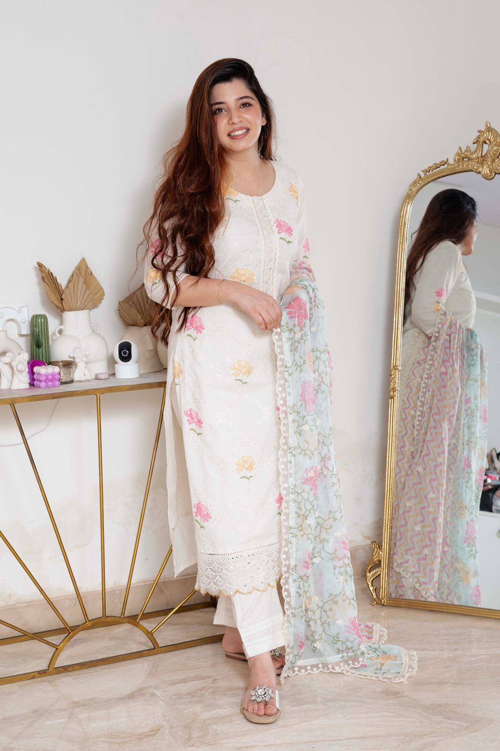 Vedavati White Cotton Printed Kurti Set