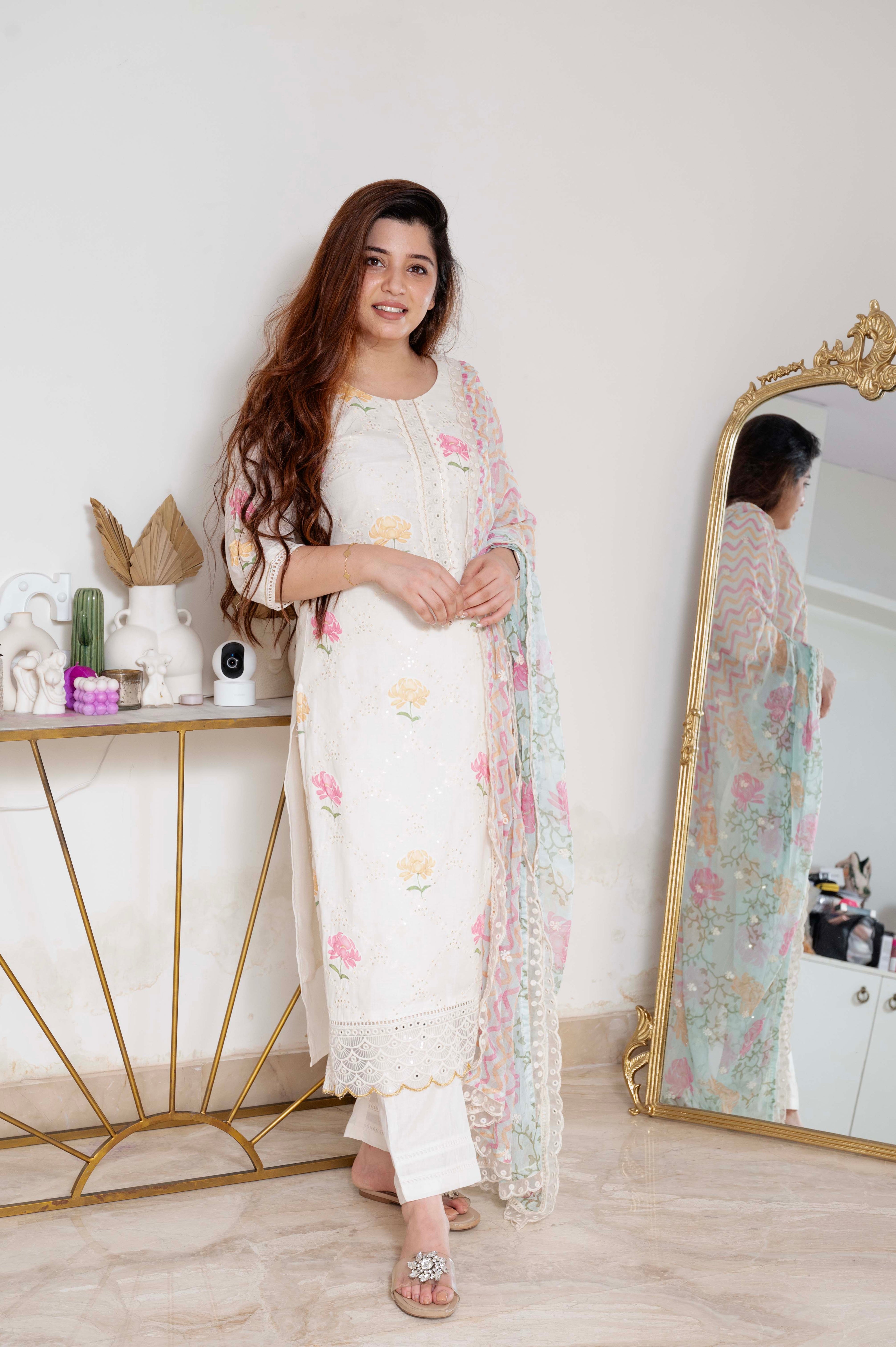 Vedavati White Cotton Printed Kurti Set