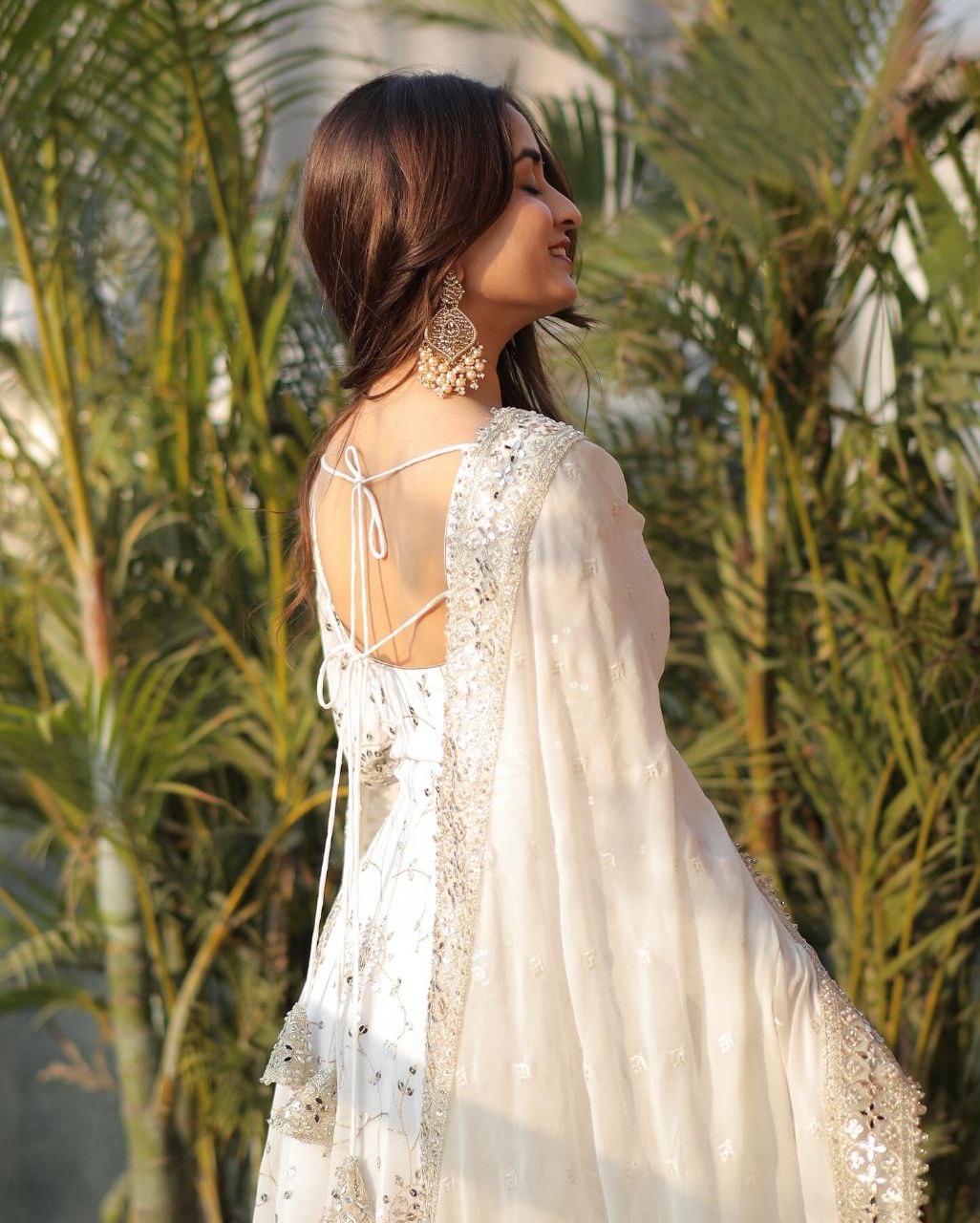 White Princess Anarkali in Golden Embroidery Suit Set - S White Princess Anarkali in Golden Embroidery Suit Set - S