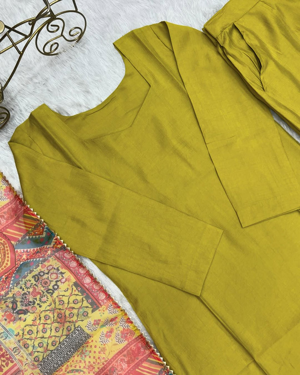 Vedanya Viscose Yellow Straight Kurti Set