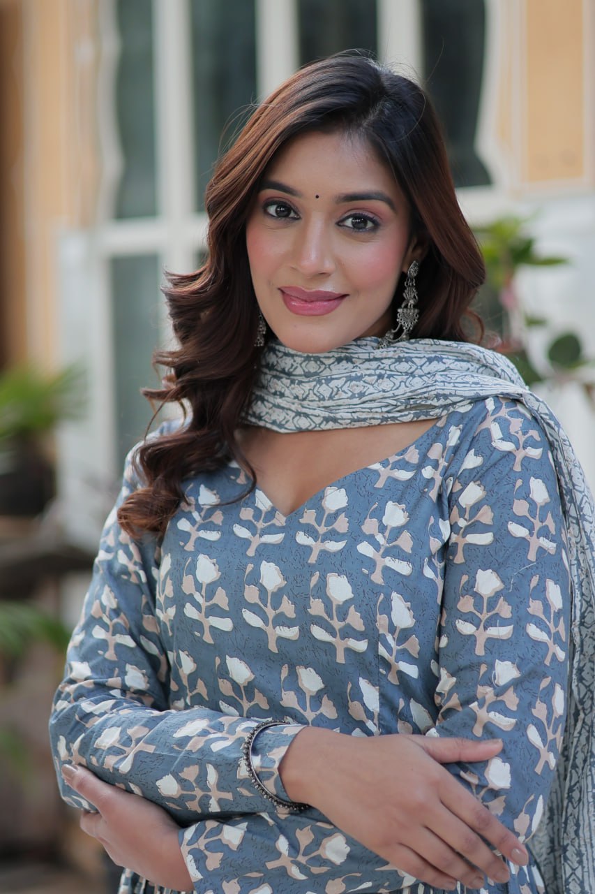 The Ridhvini Orange Cotton Anarkali Set is a stylish and comfortable ethnic wear choice for women, crafted from premium pure cotton. This readymade Anarkali suit set features a long Anarkali kurti with a fancy V-neck and full sleeves, paired with breathable cotton straight pants and a matching cotton dupatta. Ideal for daily wear, office wear, and festive occasions, this lightweight Anarkali cotton kurta set is designed for effortless elegance. Whether you're looking for a casual cotton suit, summer ethnic 