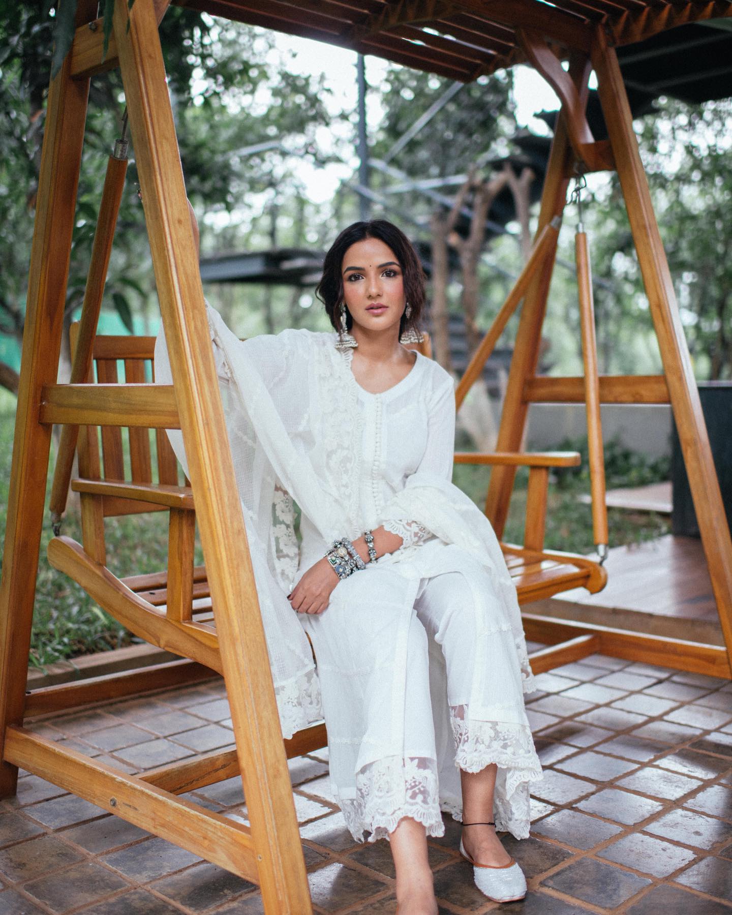 Prabhavati White Muslin Embroidered Kurti Set