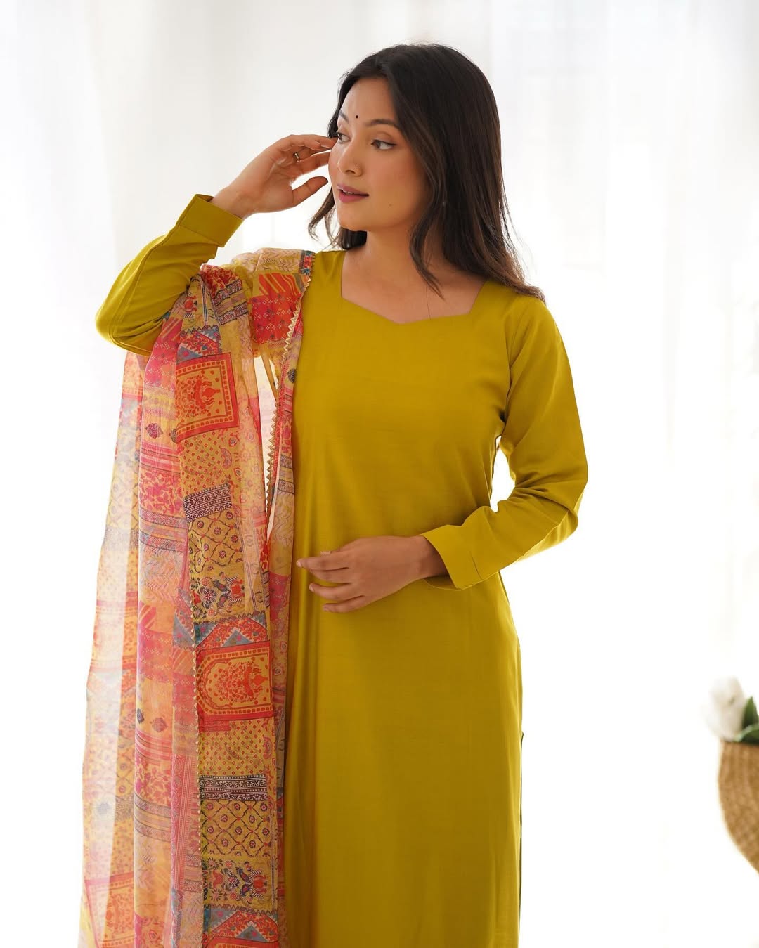 Vedanya Viscose Yellow Straight Kurti Set