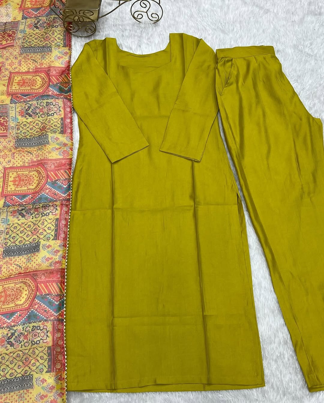 Vedanya Viscose Yellow Straight Kurti Set