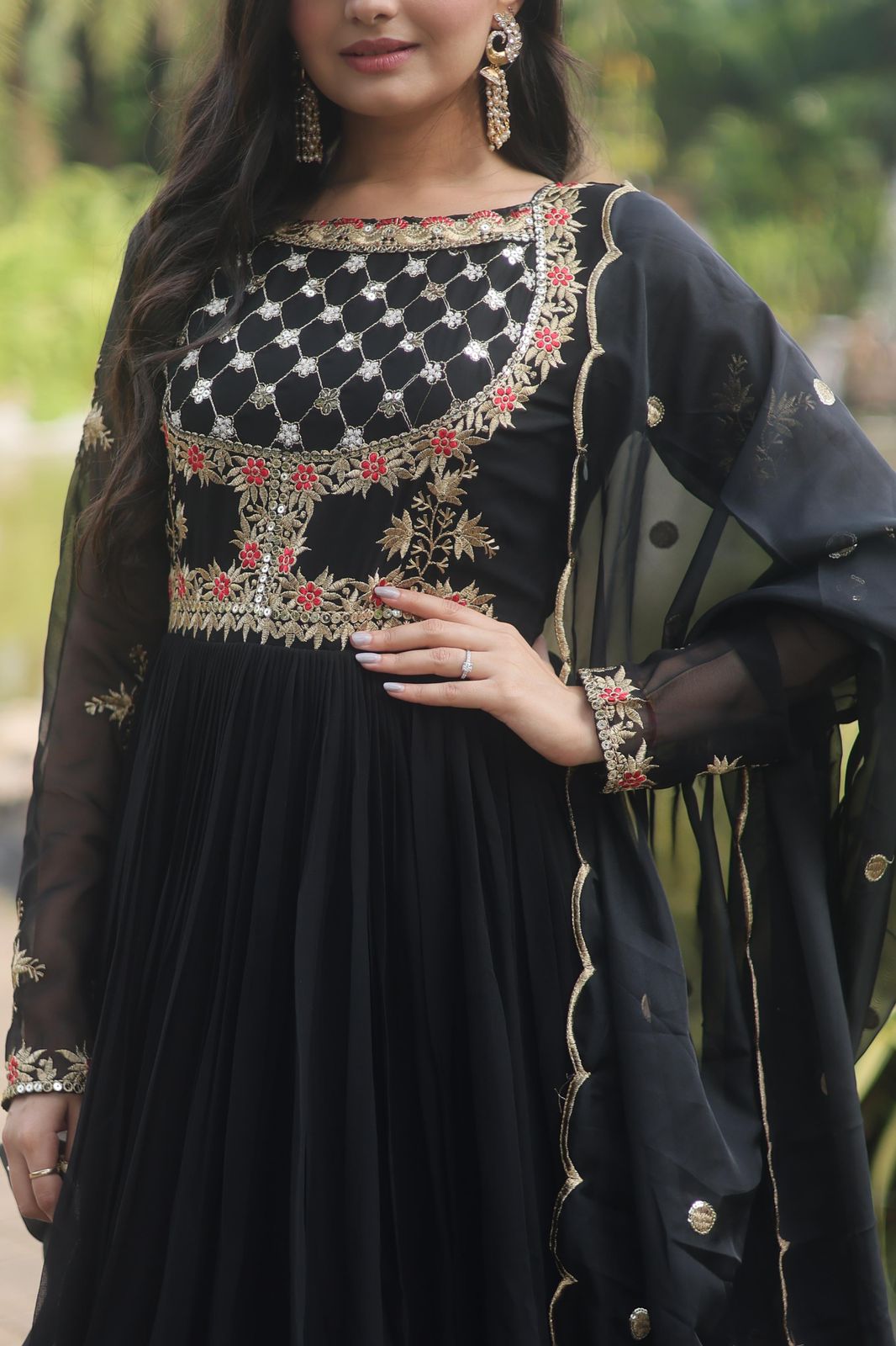 Floral Elegance: Embroidered Kurti Dupatta Set
