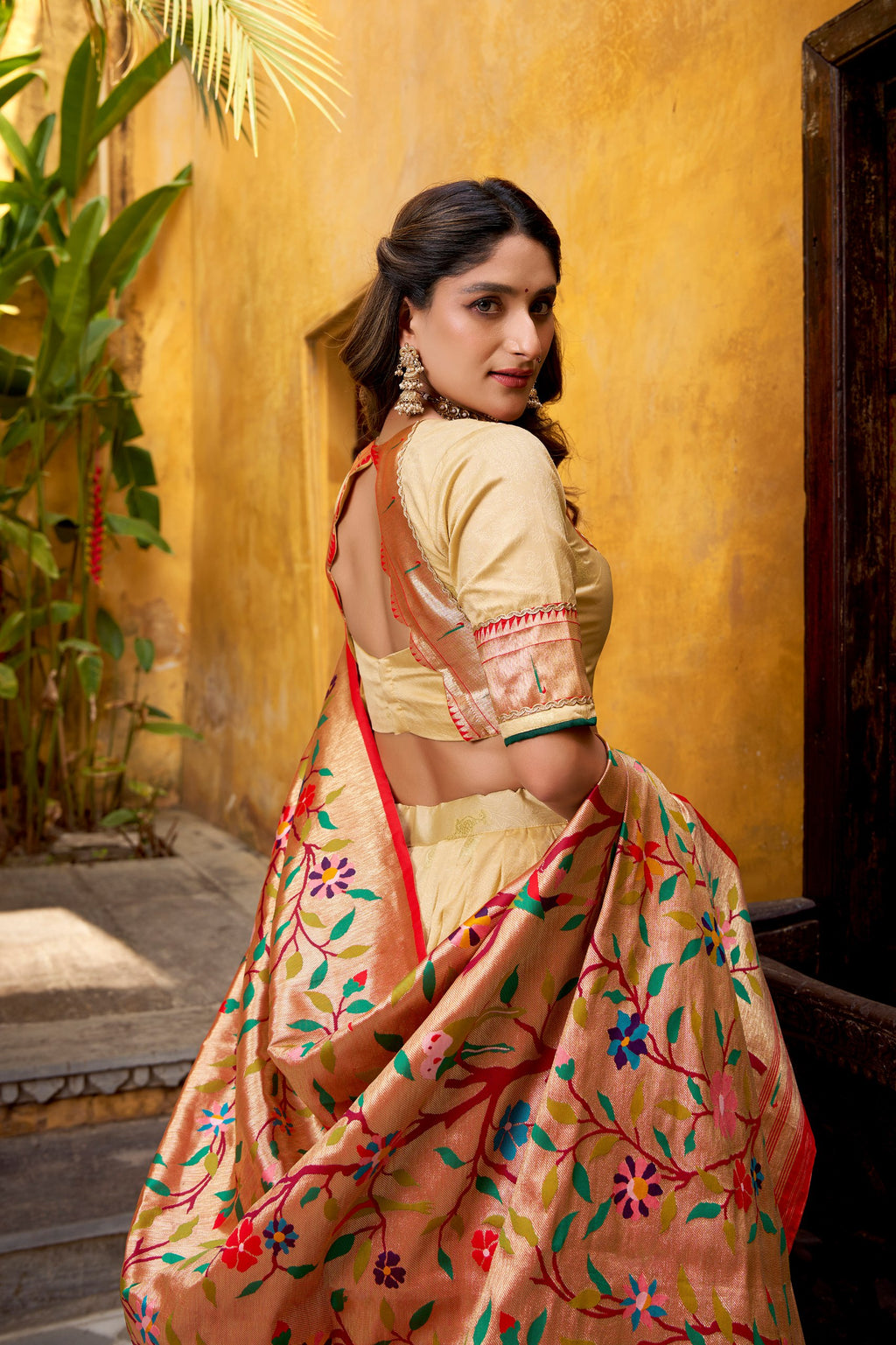Shubhangi off white zari weaving work silk paithani lehenga choli se