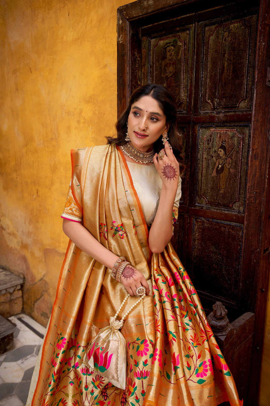 Shubhangi off white zari weaving work silk paithani lehenga choli se